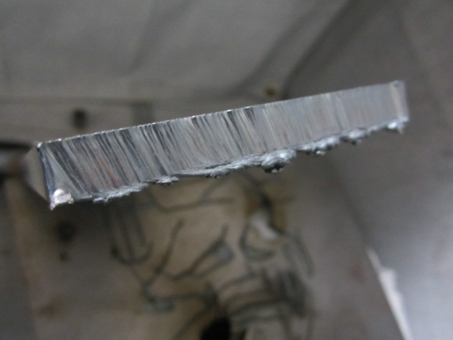 ガス切断機（アセチレン）との比較 | 鉄板やステンレスの切断に最適なエアープラズマ切断機